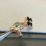 [Eternal Jewelry]CLOVER MEDIUM 1 MOTIFS GRAY MOP  DIAMOND EARRINGS - Image 4