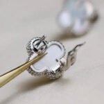 [Eternal Jewelry]CLOVER MEDIUM 1 MOTIFS  WHITE MOP EARRINGS SILVER - Image 7