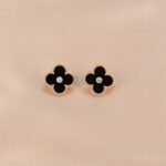 [Eternal Jewelry]CLOVER MEDIUM 1 MOTIFS ONYX DIAMOND EARRINGS - Image 4