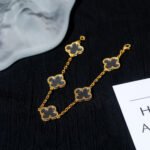[Eternal Jewelry]CLOVER 5 MOTIF ROCK CRYSTAL PINK GOLD BRACELET - Image 4