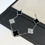 [Eternal Jewelry]CLOVER 5 MOTIF ONYXS DIAMOND BRACELET SILVER - Image 2