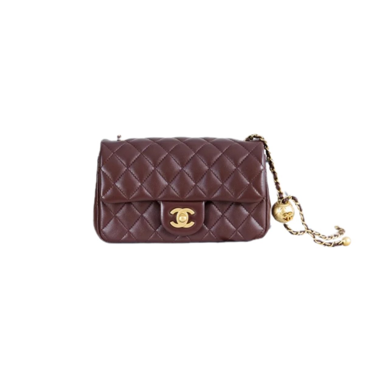 06285ac386c468bbb7eb7582d402e991.jpg CHANEL FLAP BAG WITH GOLD BALL - Image 1