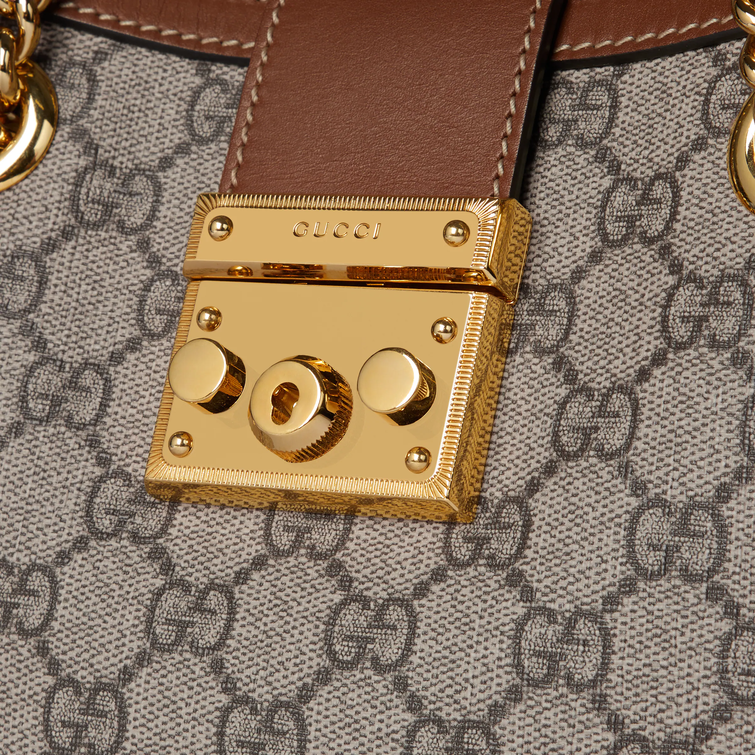 32928b0cb9935b84c1d695e12b03e651.webp SAC À ÉPAULE PADLOCK PETITE TAILLE - Image 1