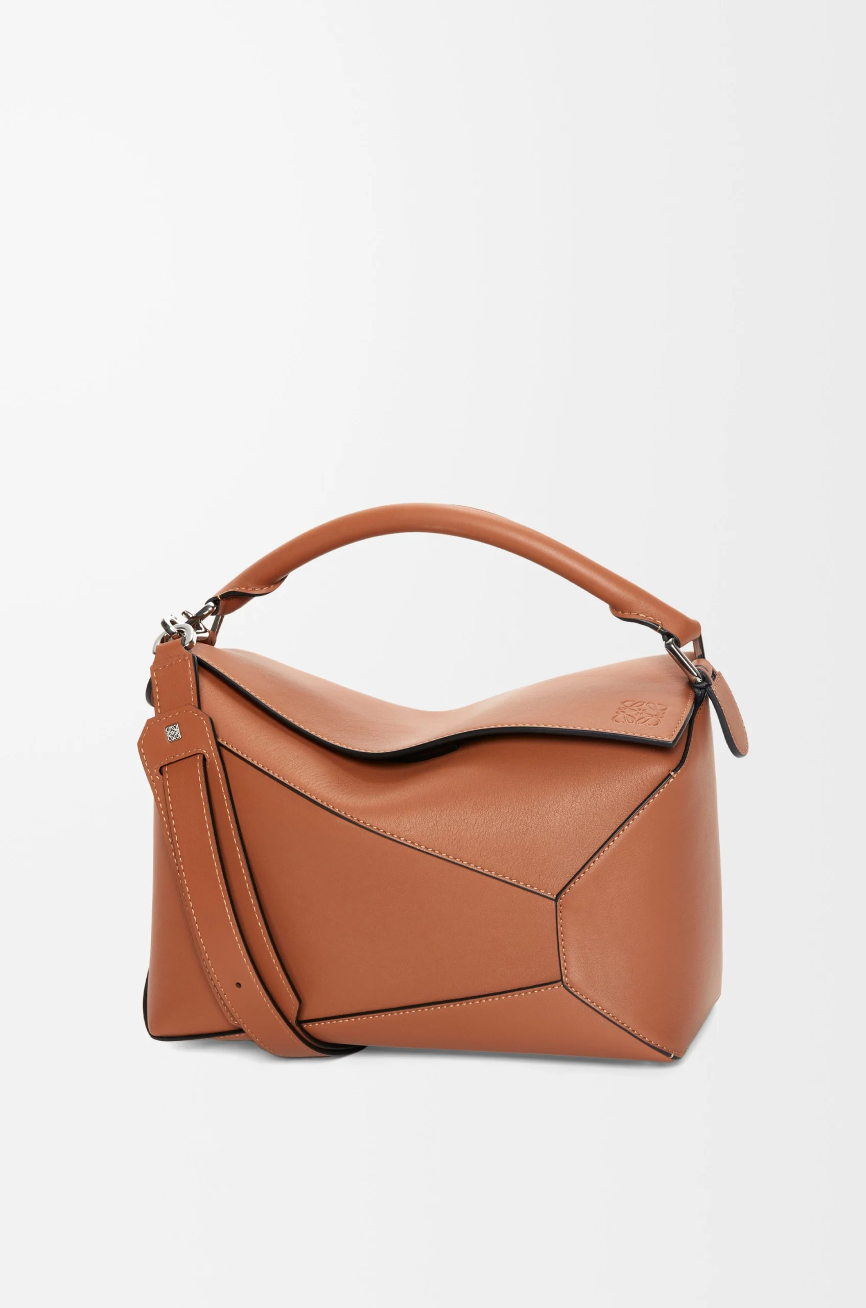 41b5bf7bf34b9877137b9e4acd209933-scaled-1.webp Medium Puzzle Edge bag in classic calfskin - Image 1